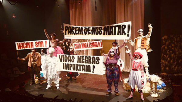 Imagem do espetáculo "A Revolta dos Perus"